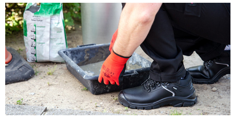 Qui doit payer les chaussures de sécurité et les gants de protection ?