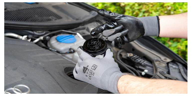 Mécanique, carrosserie : les meilleurs gants pour travailler en atelier